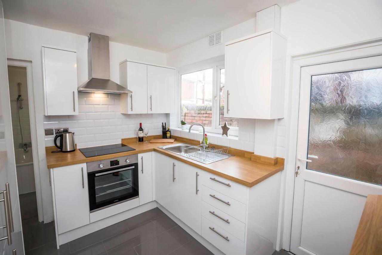 Spacious, Modern 4 Bed House Close To City Centre Chester Exterior photo